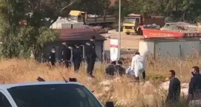 İzmir’in Buca ilçesinde boş arazide erkek cesedi bulundu.