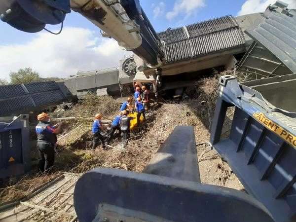 ANKARA KALECİK’TE TREN KAZASI. ÖLÜ VE YARALILAR VAR