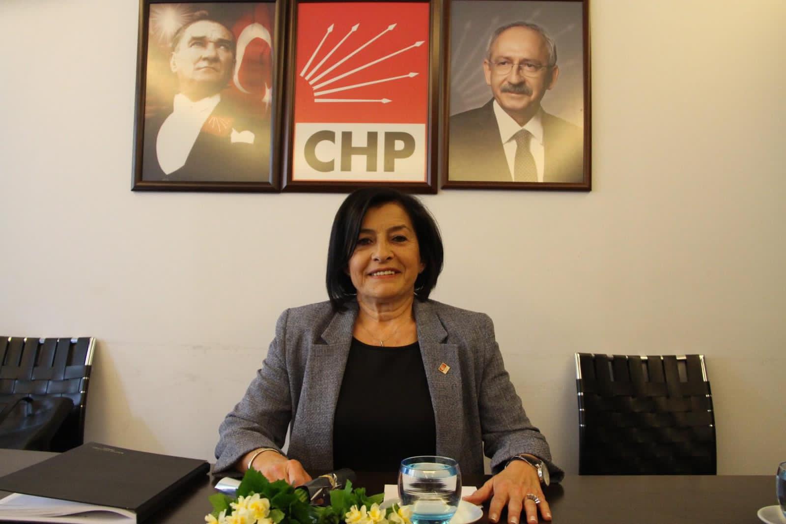 CHP KONAK KADIN KOLLARINDAN ANLAMLI 25 KASIM AÇIKLAMASI