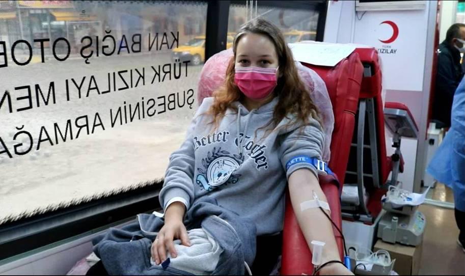 KISITLAMADA KADINLAR VE GENÇLER KAN BAĞIŞINA KOŞTU