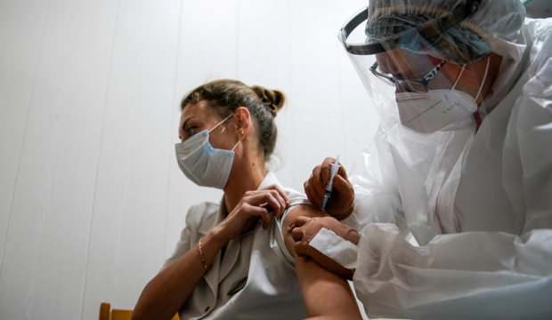 Rusya’da koronavirüse karşı toplu aşılama başladı