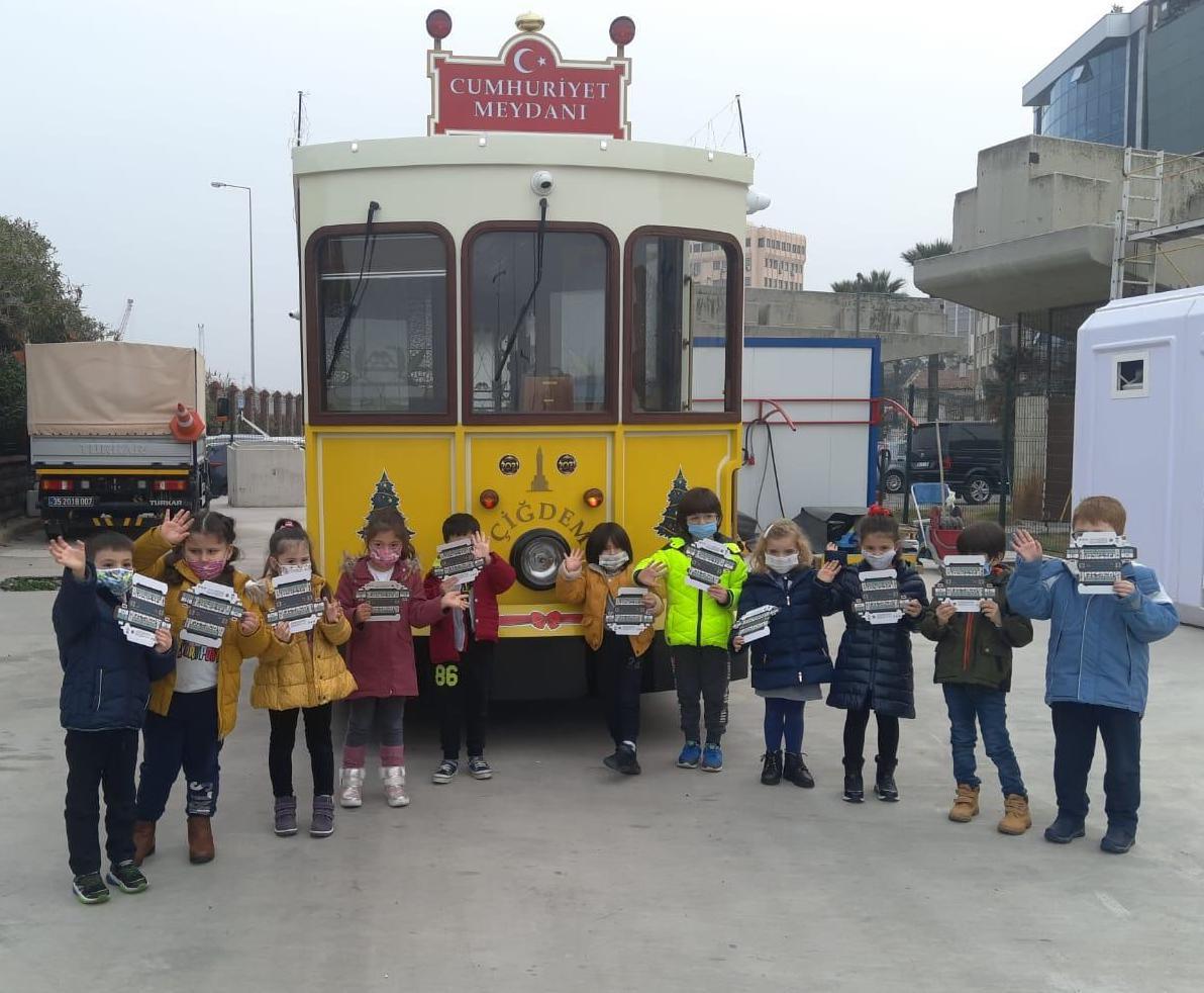 NOSTALJİK TRAMVAY ÇİĞDEM YENİ YIL İÇİN SÜSLENDİ