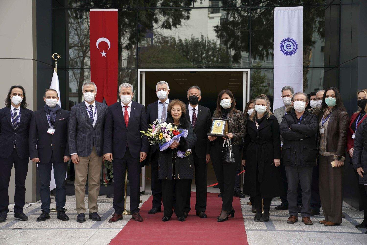 EGE TIP’TA YENİLENEN KÜTÜPHANE VE DERSLİKLER TÖRENLE AÇILDI