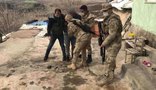 DİYARBAKIR’DA AİLESİNİ KURŞUNA DİZEN CANİ AHIRDA YAKALANDI!