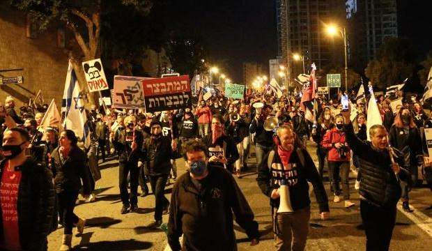 İSRAİL’DE BİNLER NETANYAHU’YU PROTESTO ETTİ