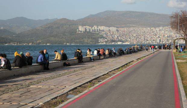 İZMİR’DE KORDON’UN GÖRÜNTÜSÜ PANDEMİ ÖNCESİNİ ARATMADI