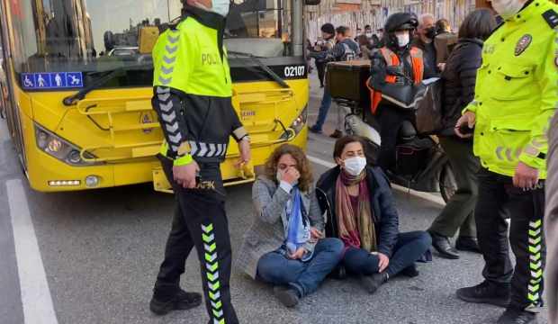 KADIKÖY’DE HDP MİLLETVEKİLLERİ YOL KAPATTI!