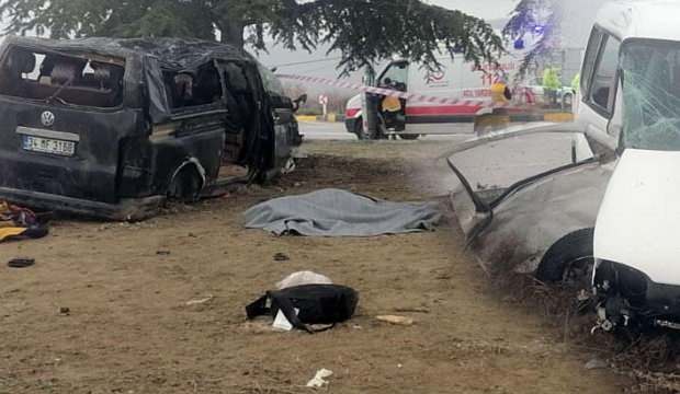 SON DAKİKA HABERİ: ISPARTA’DA KORKUNÇ KAZA: 3 ÖLÜ, 8 YARALI