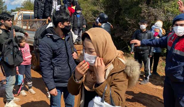 URLA’DA ARAZİDE MAHSUR KALAN 204 KAÇAK GÖÇMEN KURTARILDI