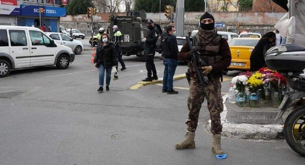 OKMEYDANI’NDA DENETİM! POLİS GİRİŞ ÇIKIŞLARI KAPATTI