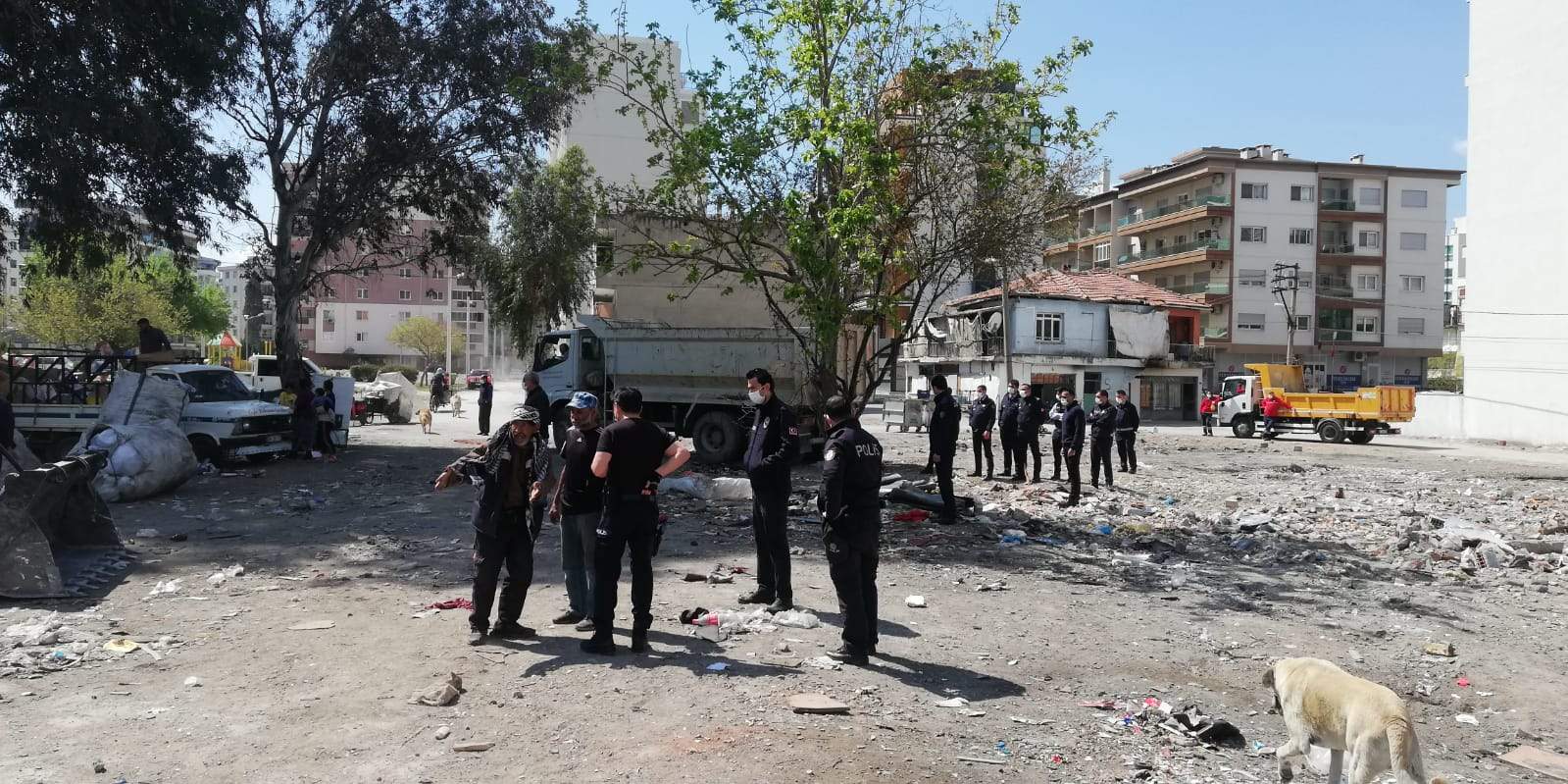 KARŞIYAKA’DA YASA DIŞI HURDACILARA İZİN YOK
