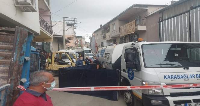 ÇÖP KAMYONUNUN ÇARPTIĞI YAŞLI ADAM ÖLDÜ
