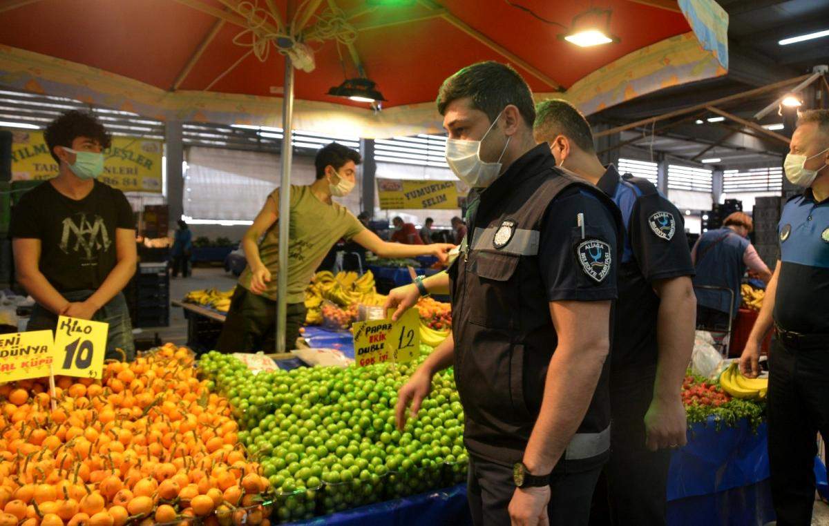 Aliağa pazarı korona virüsü önlemleriyle kuruldu