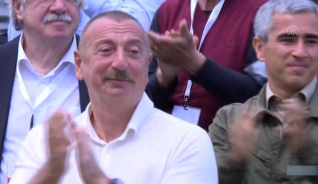 Aliyev kendini zor tuttu! Duygusal anlar…