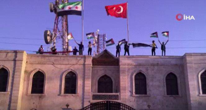 Azez’den Filistin’e destek: Meclis binasında Filistin bayrakları açıldı
