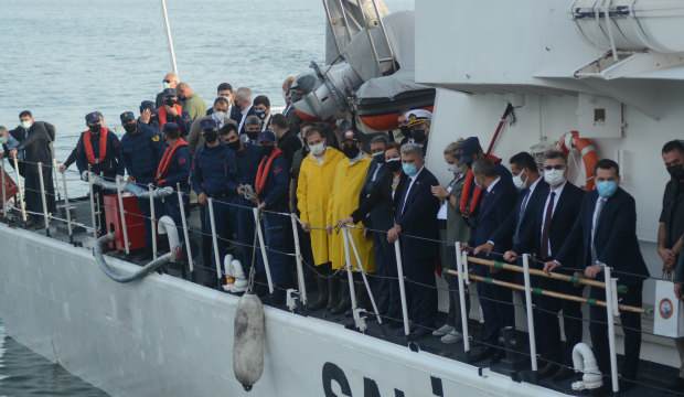 BAKAN PAKDEMİRLİ MARMARA DENİZİ’NDE MİDYE HASAT ETTİ