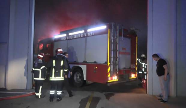 BURSA’DA FABRİKA YANGINI: 6 İŞÇİ DUMANDAN ETKİLEDİ