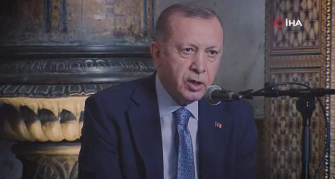 Cumhurbaşkanı Erdoğan hafızlık icazet töreninde Kur’an-ı Kerim okudu