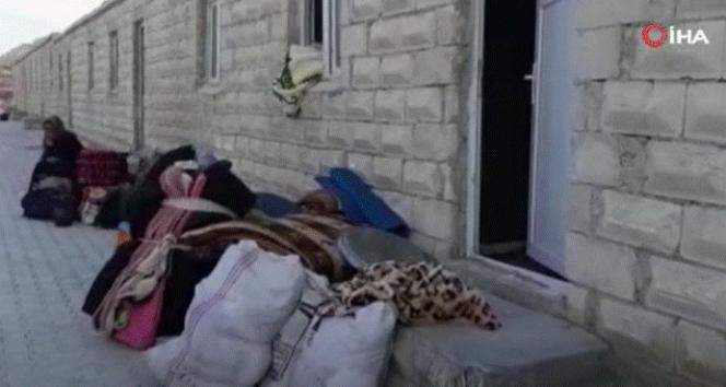 Esad rejimi Kuneytra’da 30 aileyi yerinden etti