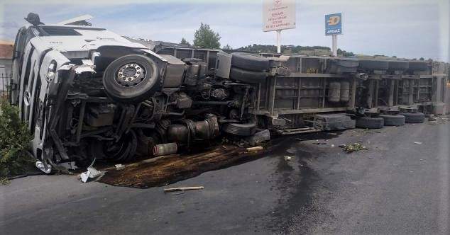 İzmir’de feci kaza: 2 ölü, 5 yaralı