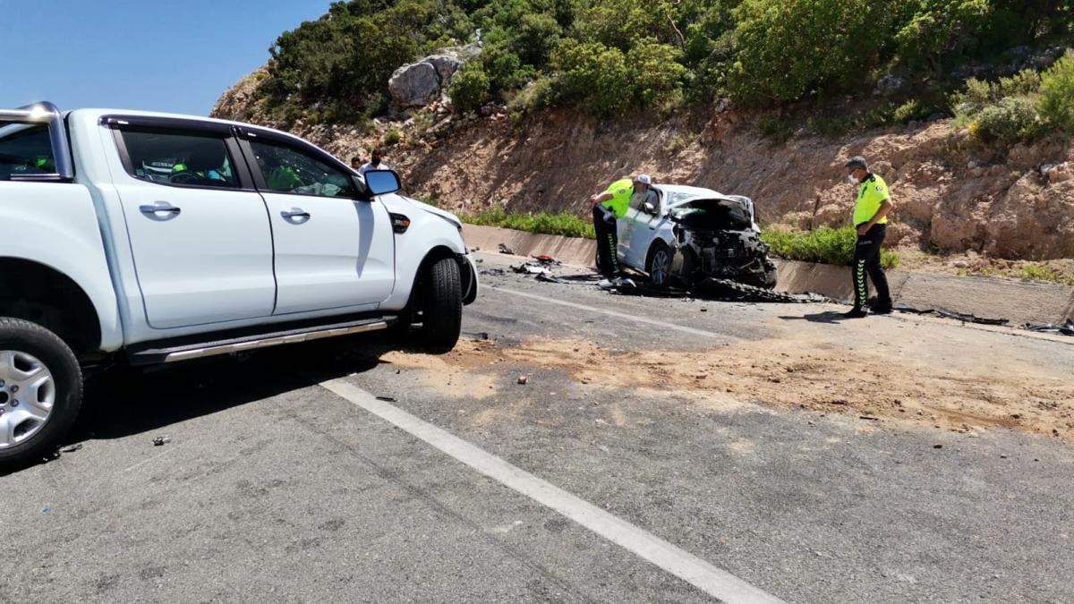 İzmir de trafik kazası: 1 ölü, 3 yaralı