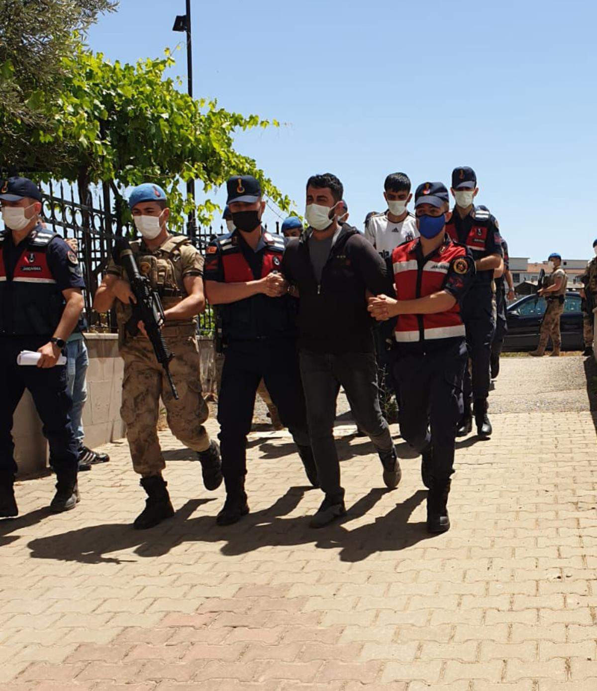 İzmir deki organize suç örgütü operasyonunda yakalanan zanlılardan 7 si tutuklandı