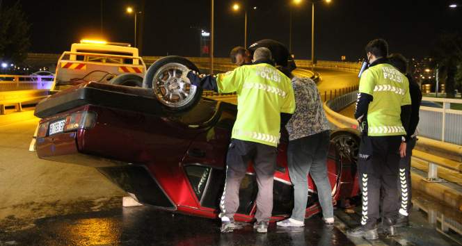 İzmir’de takla atan otomobilin sürücüsü yaralandı