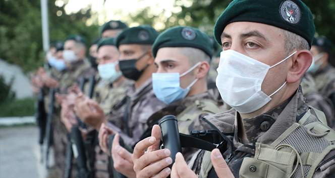 Özel Harekât polisleri dualar eşliğinde ‘Fırat Kalkanı’ harekât bölgesine uğurlandı