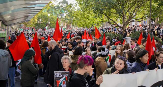 Sydney ve Melbourne’da binlerce kişi Filistinliler için toplandı