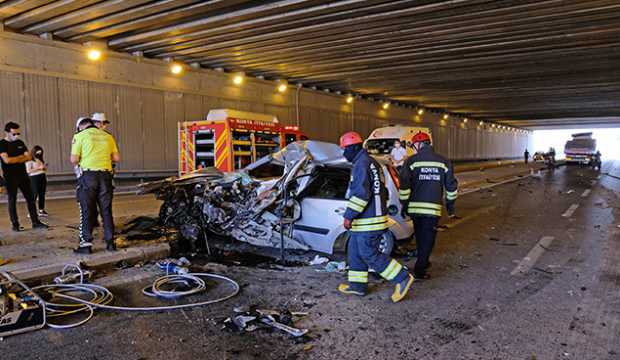 TIR’a çarpan otomobilin sürücüsü öldü, eşi ve 3 çocuğu yaralı