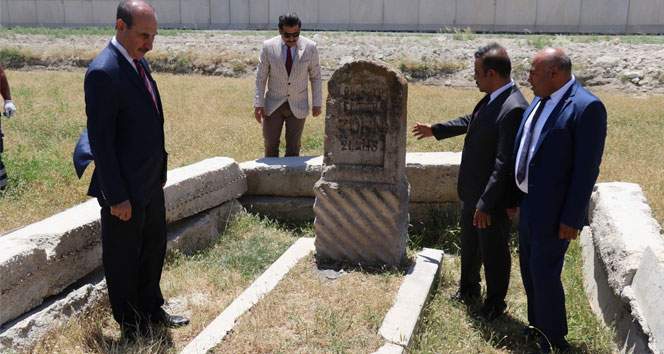 106 yıl önce ölen Alman mühendisin mezarı tampon bölgede bulundu