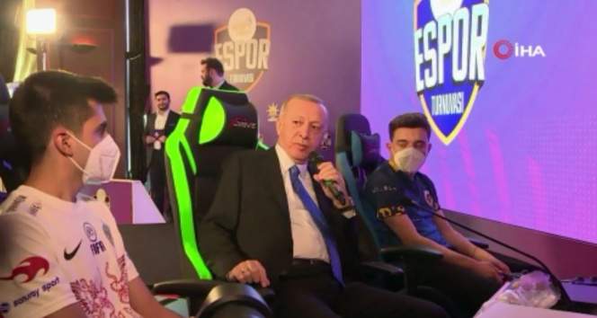 Cumhurbaşkanı Erdoğan e- Spor Turnuvası’nın final maçını izledi