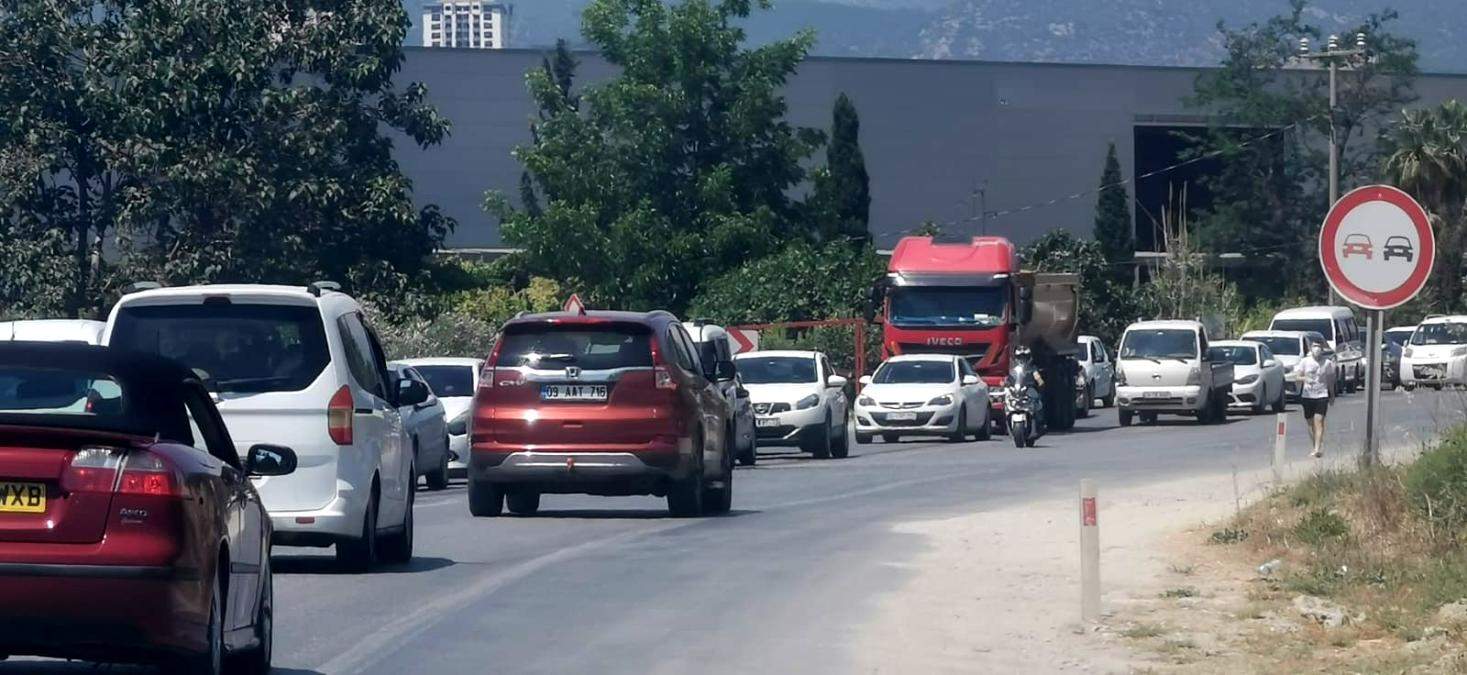 Kuşadası na yazlıkçı akını: 1 günde 10 binden fazla araç giriş yaptı