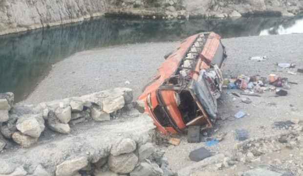 Pakistan’da hacıları taşıyan otobüs devrildi: 23 ölü, 30 yaralı