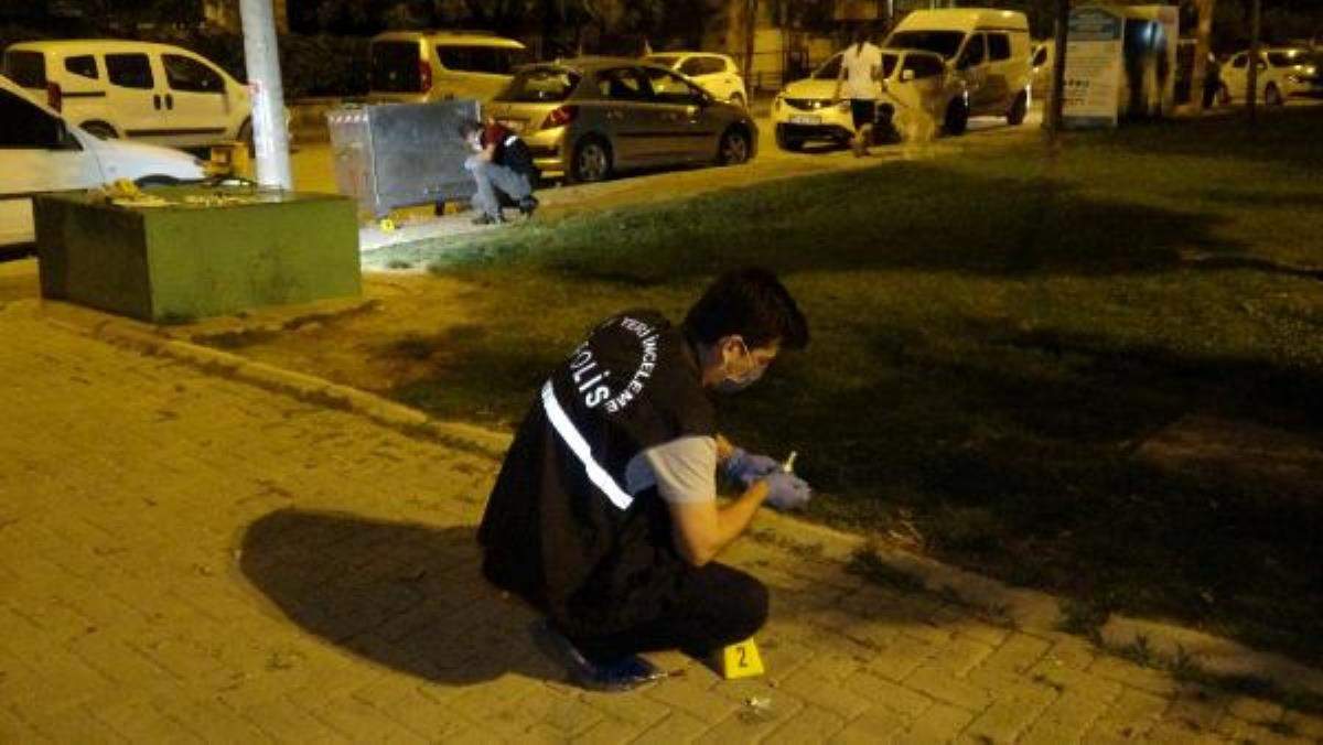 Son dakika haber! İzmir de kendisini uyaran polis memuruna bıçakla saldırdı