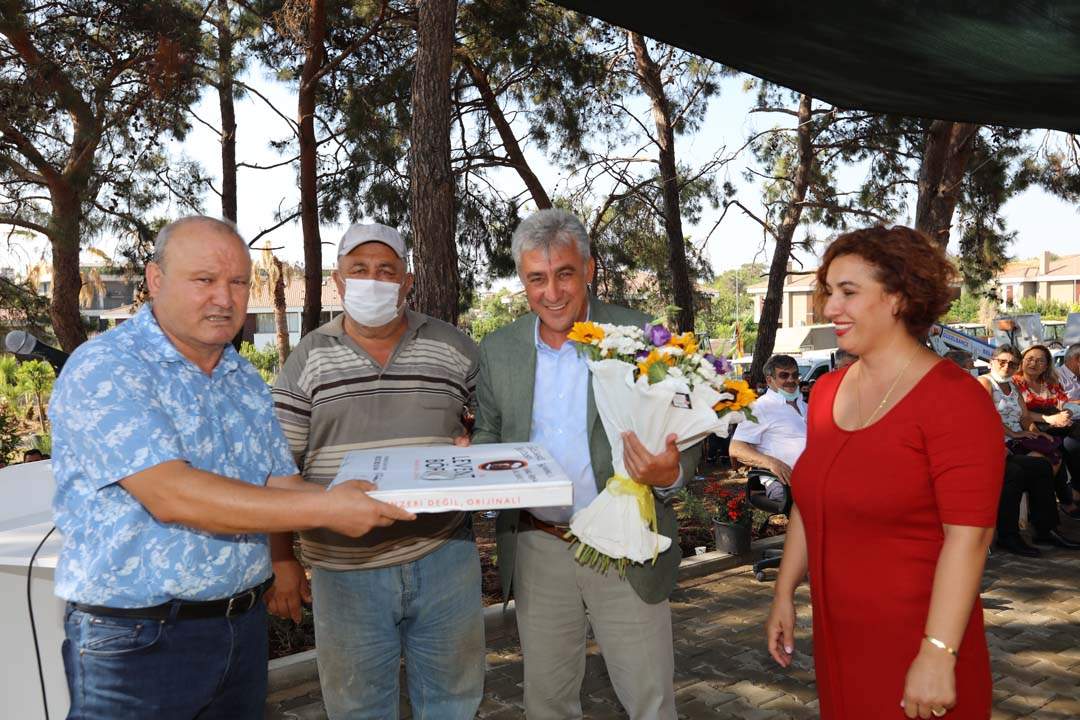 Güzelbahçe Belediye Başkanı Mustafa İnce belediye personeliyle bayramlaştı.