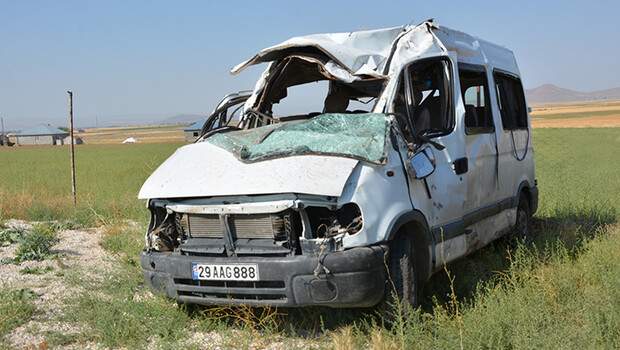 Ağrı’da minibüs devrildi! 3 kişi hayatını kaybetti