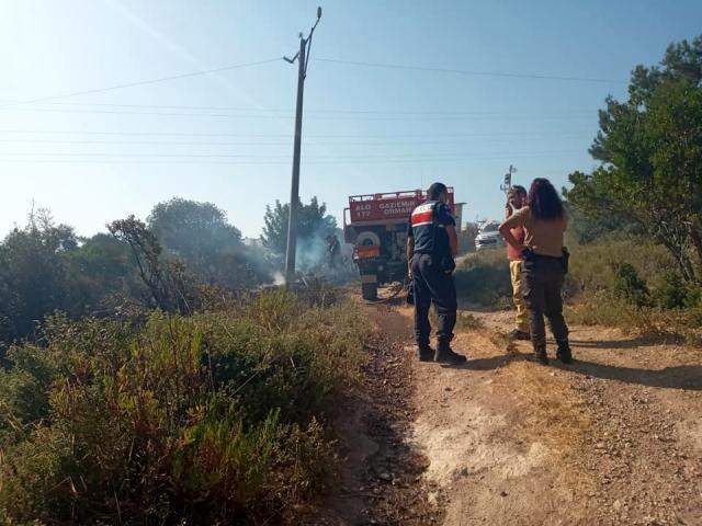 Çeşme de bir gün arayla çıkan iki yangın kısa sürede söndürüldü