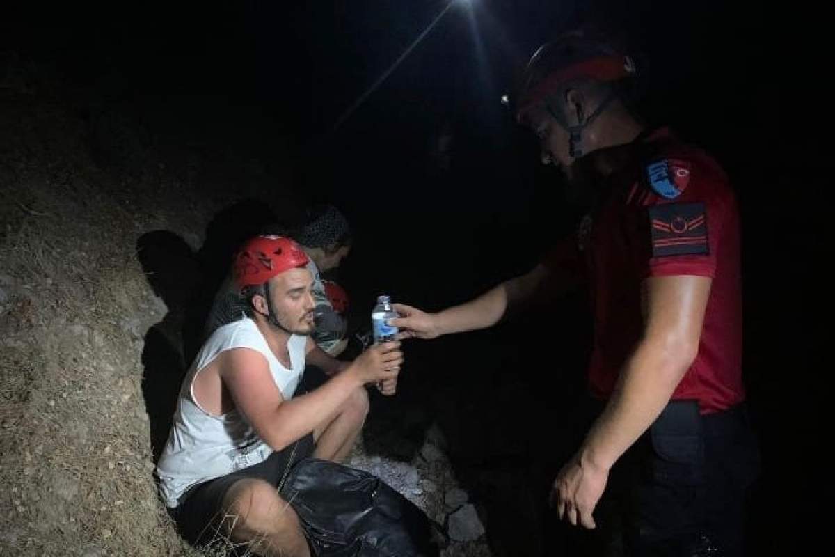 Fethiye’de ormanlık alanda kaybolan 2 kişiyi JAK buldu