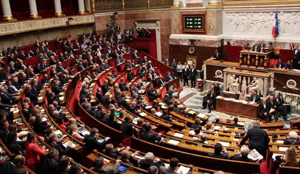 Fransa İslam karşıtı yasaya yeniden onay verdi