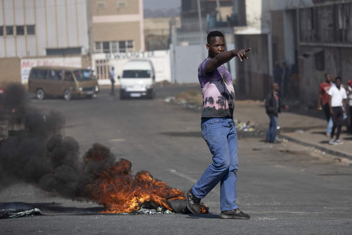 Güney Afrika’da Zuma’nın tutuklanmasının ardından protestolar devam ediyor