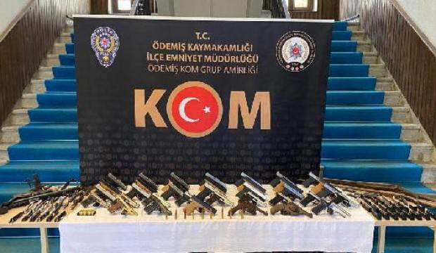 İzmir’de silah kaçakçılarına operasyon; 2 gözaltı