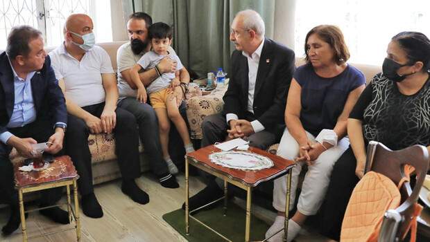 Kılıçdaroğlu, hayatını kaybeden CHP Konyaaltı Gençlik Kolları Başkanı’nın ailesini ziyaret etti