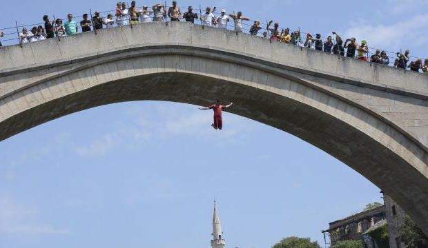 Mostar Köprüsü’nden sessiz atlayış gerçekleştirildi
