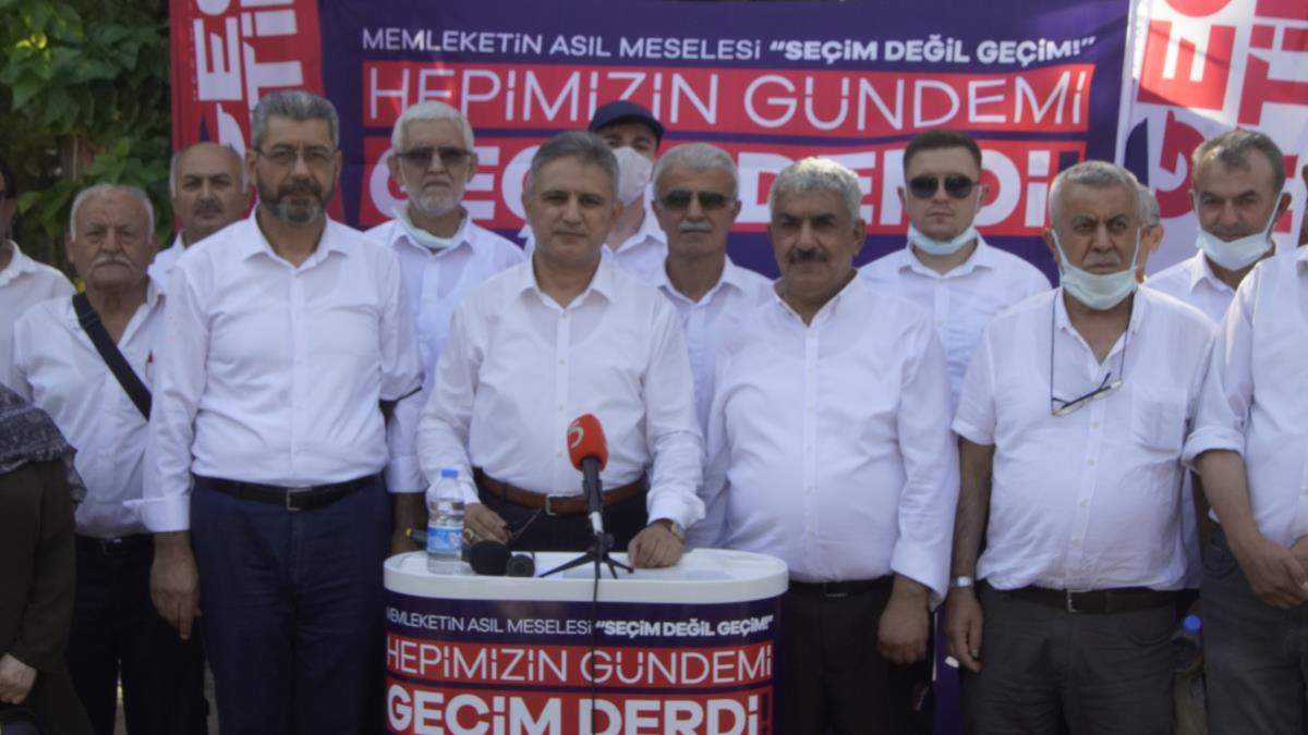 Saadet Partisi İzmir İl Başkanı Mustafa Erduran, Seferihisar da vatandaşlarla bir araya geldi