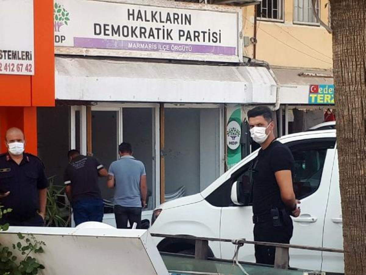 Son dakika haber! Marmaris te HDP ilçe binasına saldıran şüpheli gözaltına alındı (2)