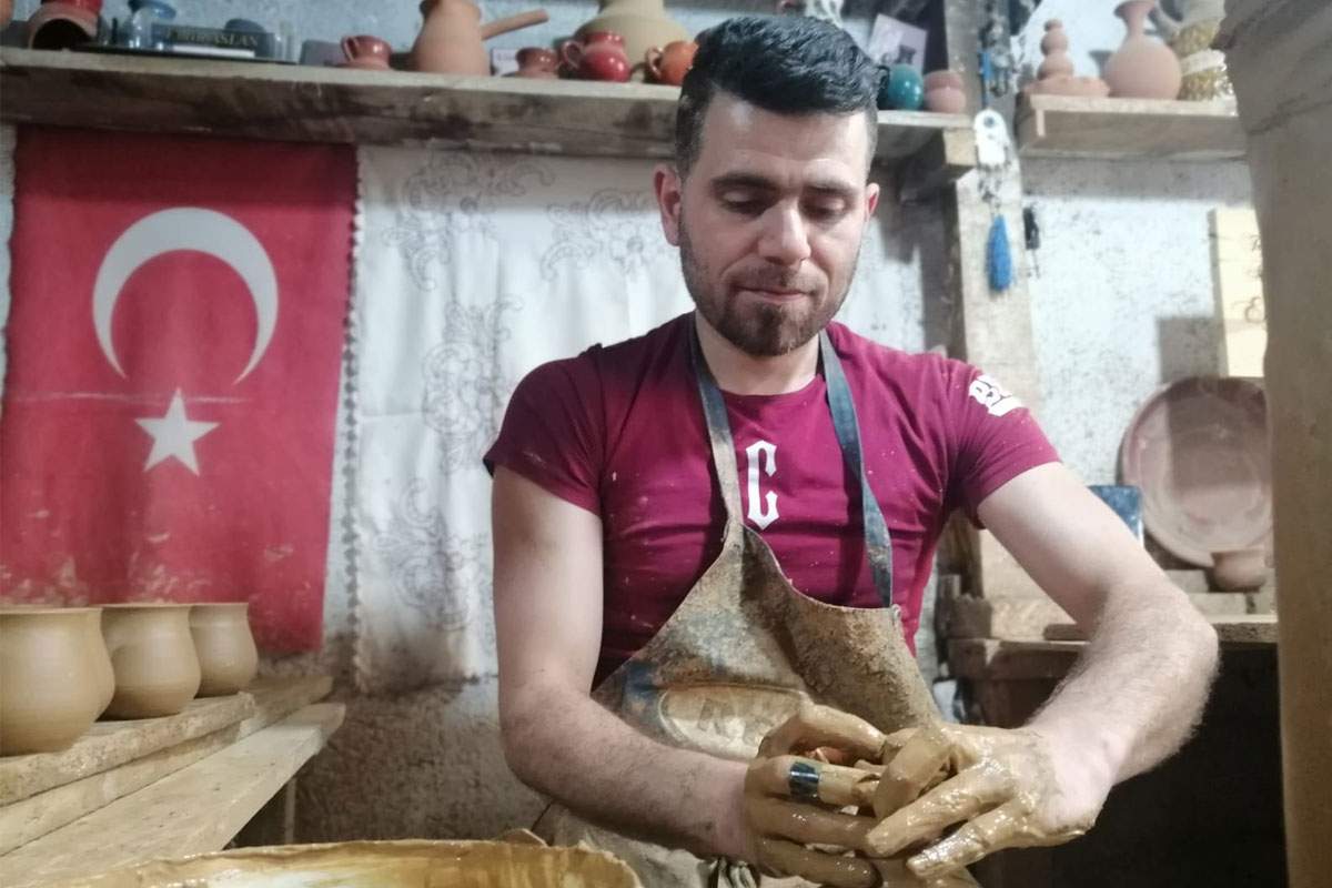 Suriye’den savaştan kaçarak geldiği Türkiye’de çömlek yarışmasında 1’inci oldu