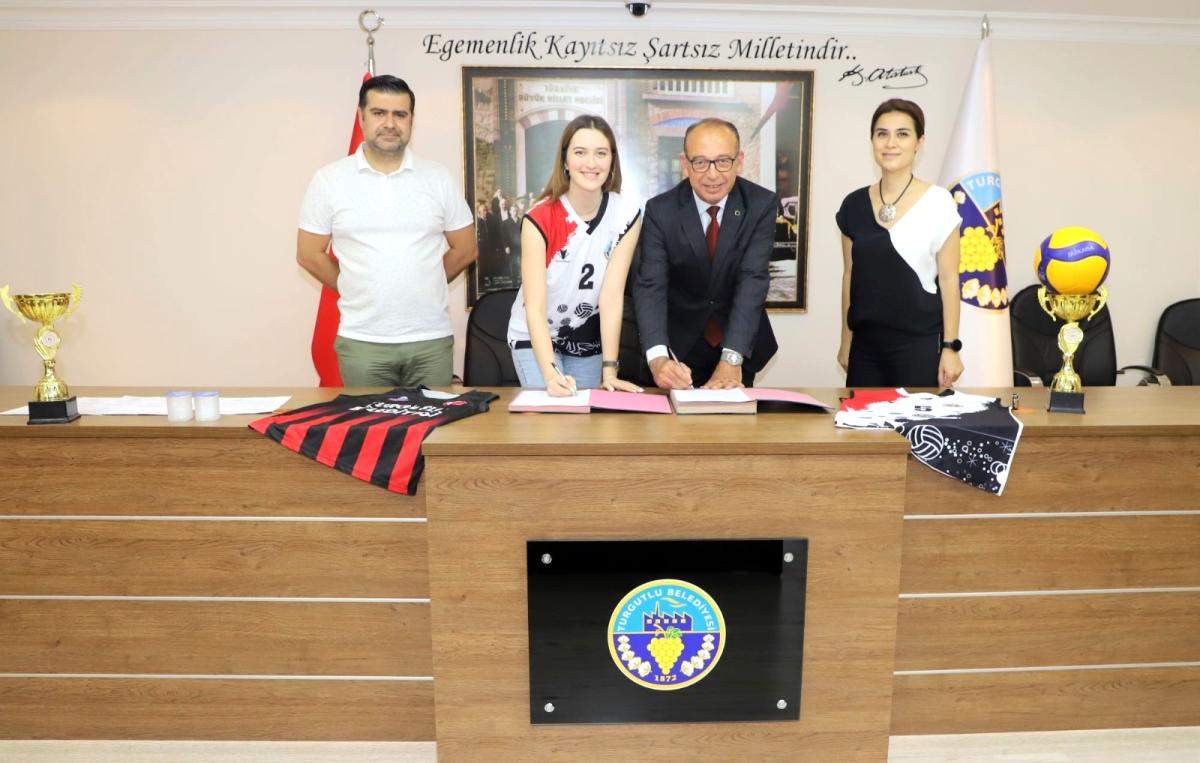 Turgutlu Belediyespor Sude Özel i renklerine bağladı