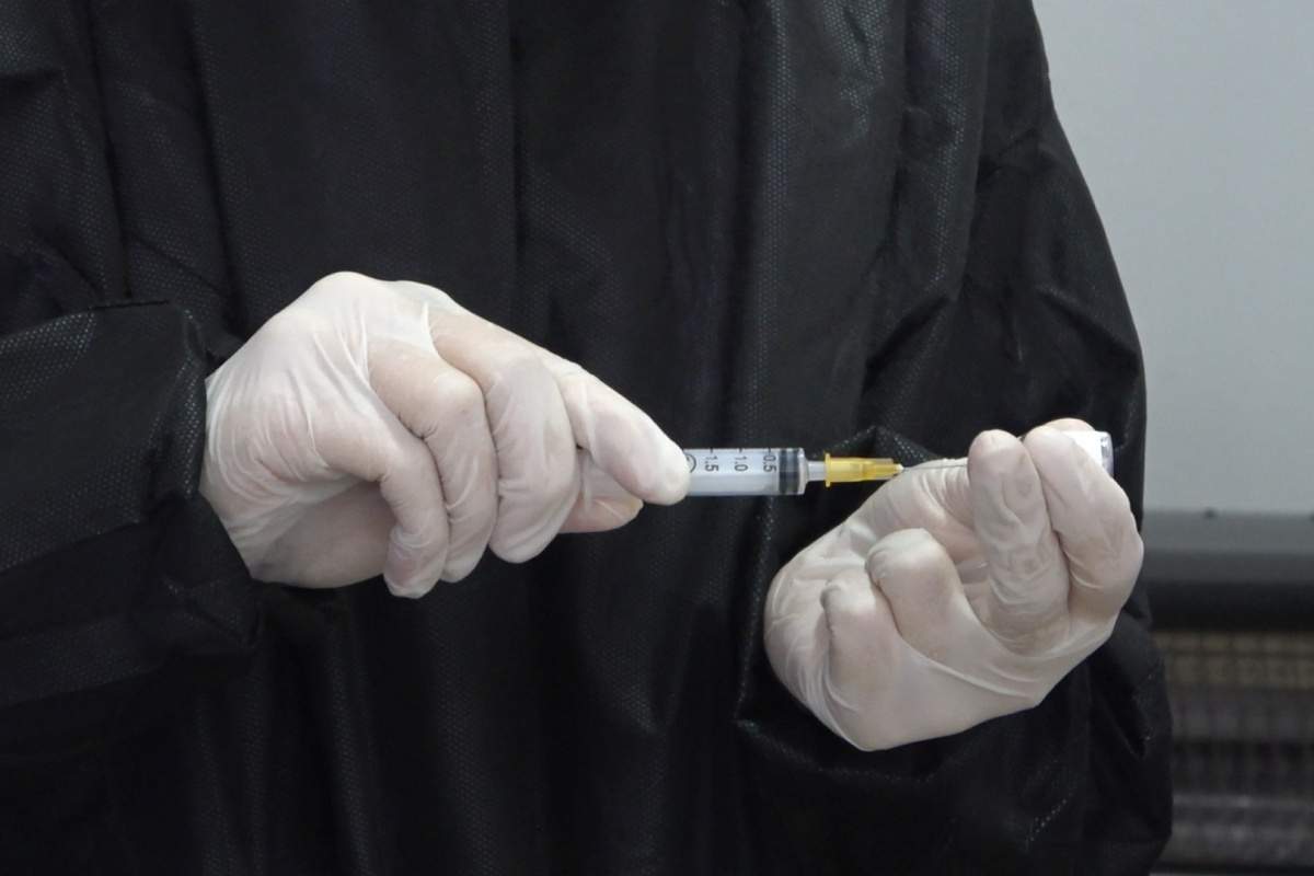 Yunanistan’da sağlık çalışanları ve huzurevi personellerine aşı zorunluluğu