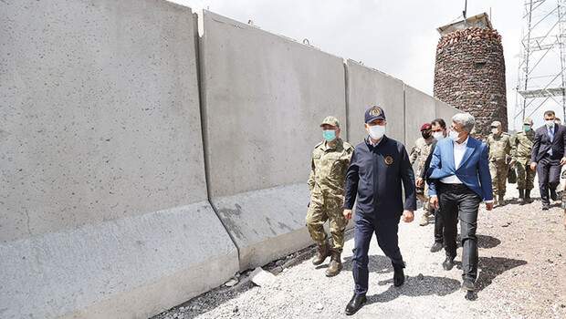 Akar’dan İran sınırında kaçak göç denetimi… ‘Biz buradayız, giremezler komutanım’
